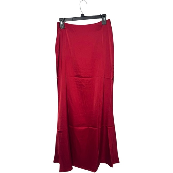 Dresses & Skirts - NWOT Red Satin Silky MIDI Skirt Red small